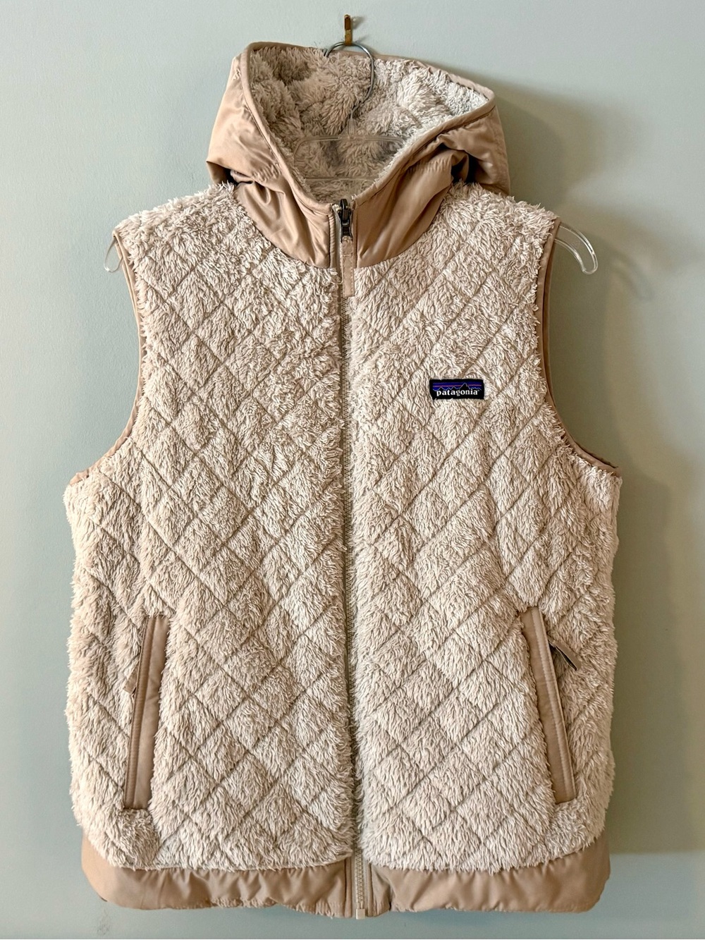 Patagonia Ivory Reversible Quilted Fleece Sherpa Hooded Zip Vest - Large